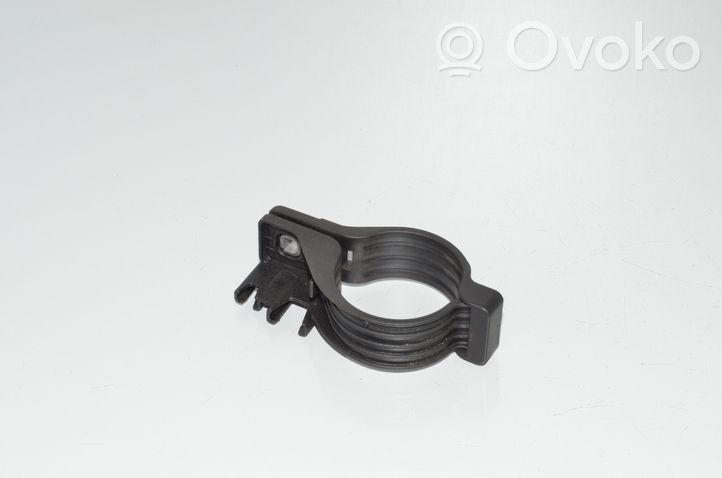 BMW 5 F10 F11 Staffa/supporto di montaggio del filtro carburante 