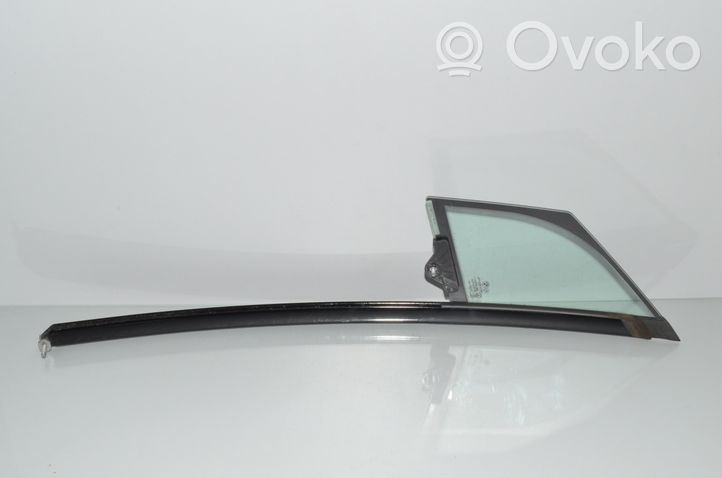 BMW i3 Маленькое стекло "A" передних дверей (четырехдверного автомобиля) 7289042