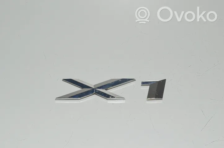 BMW X1 E84 Emblemat / Znaczek tylny / Litery modelu 