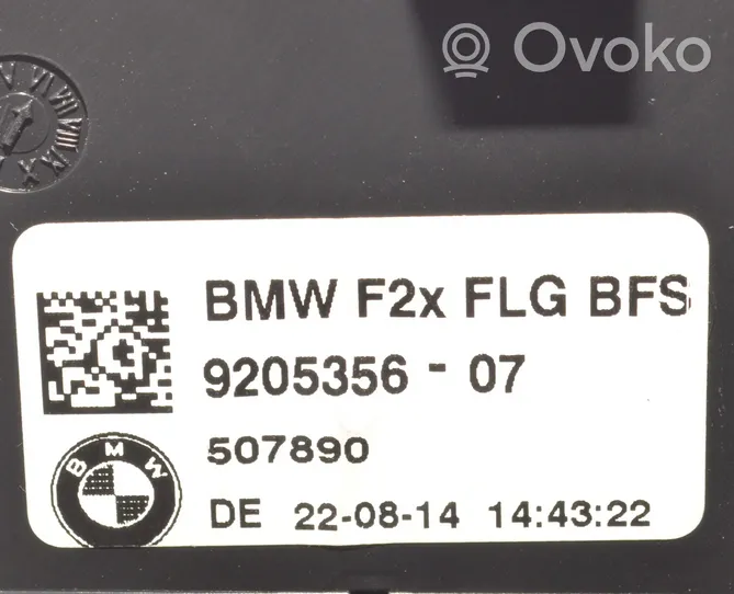 BMW 2 F22 F23 Moldura protectora de la rejilla de ventilación lateral del panel 