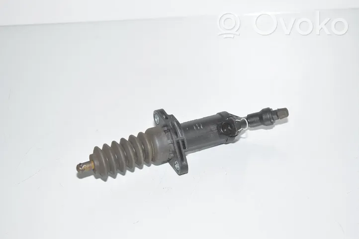 BMW 2 F22 F23 Pagrindinis sankabos cilindriukas 6795711