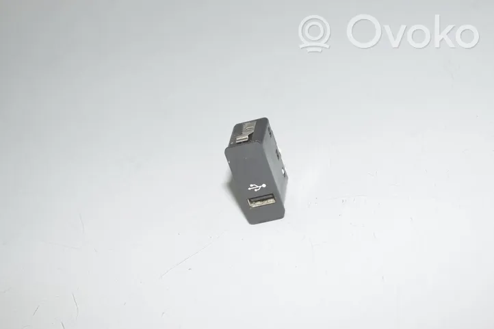 BMW i3 Gniazdo / Złącze USB 6820397