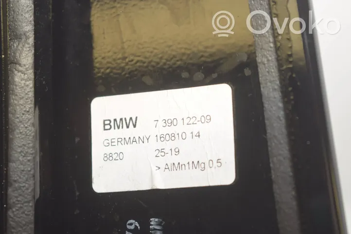 BMW M5 F90 Moulures des vitres de la porte arrière 7390139