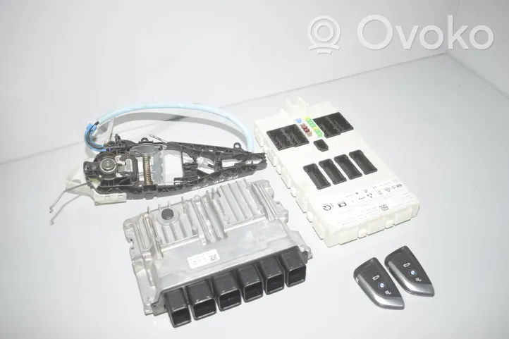 BMW 2 F46 Komputer / Sterownik ECU i komplet kluczy 8736970