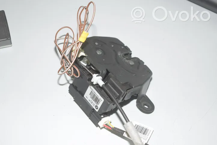 BMW 2 F46 Pompa / Siłownik klapy tylnej bagażnika / Komplet 9852926