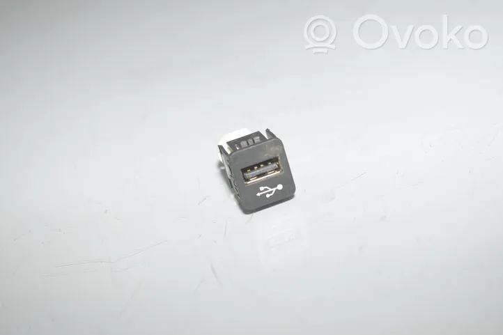 BMW 3 G20 G21 Connecteur/prise USB 745580210