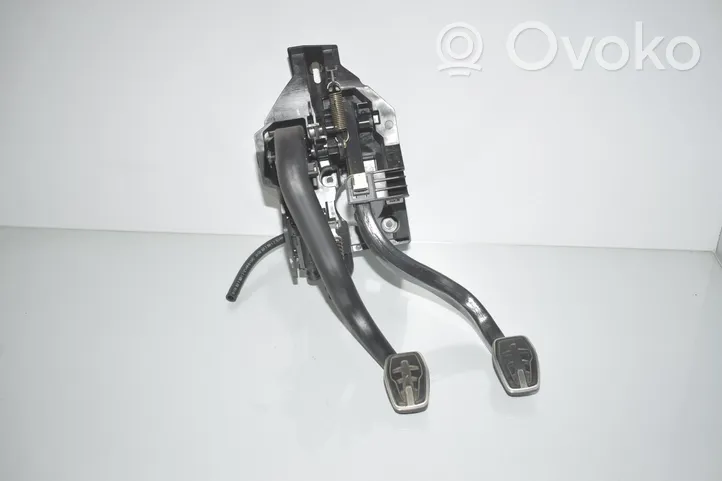 BMW 1 F40 Pedal assembly 6898141