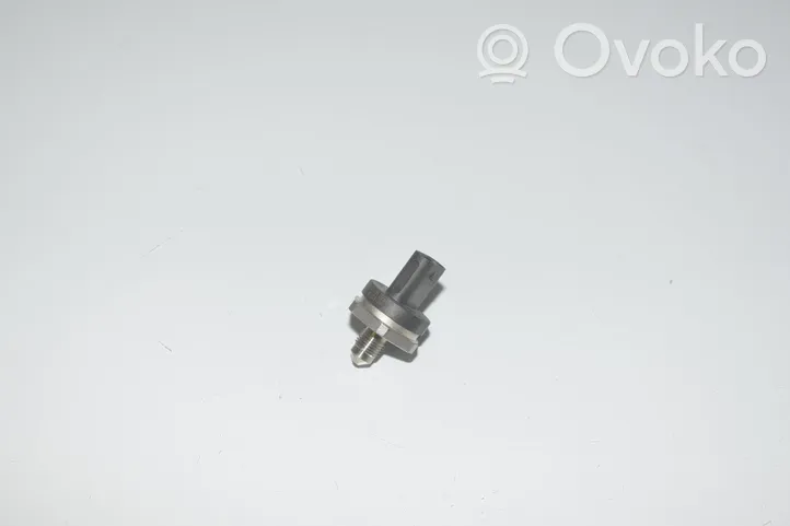 BMW 2 F22 F23 Kraftstoffdrucksensor 8643665