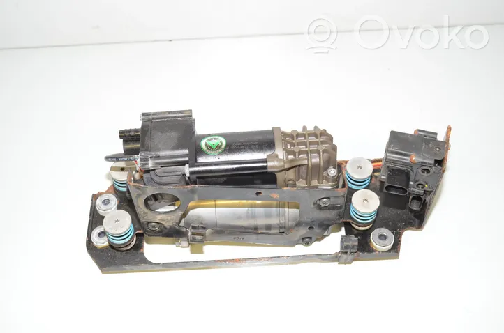 BMW 5 F10 F11 Compressore/pompa sospensioni pneumatiche 6875176