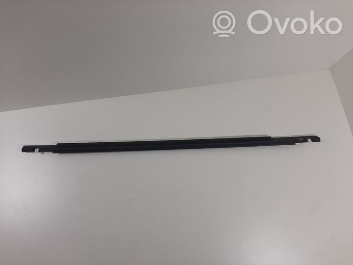 Volvo S90, V90 Takaoven lasin muotolista 31848055