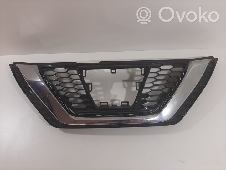 Nissan Qashqai Grille calandre supérieure de pare-chocs avant 62310HV00A