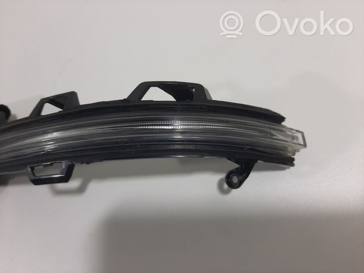 BMW X3 G01 Pagrieziena lukturis spogulī 7441439