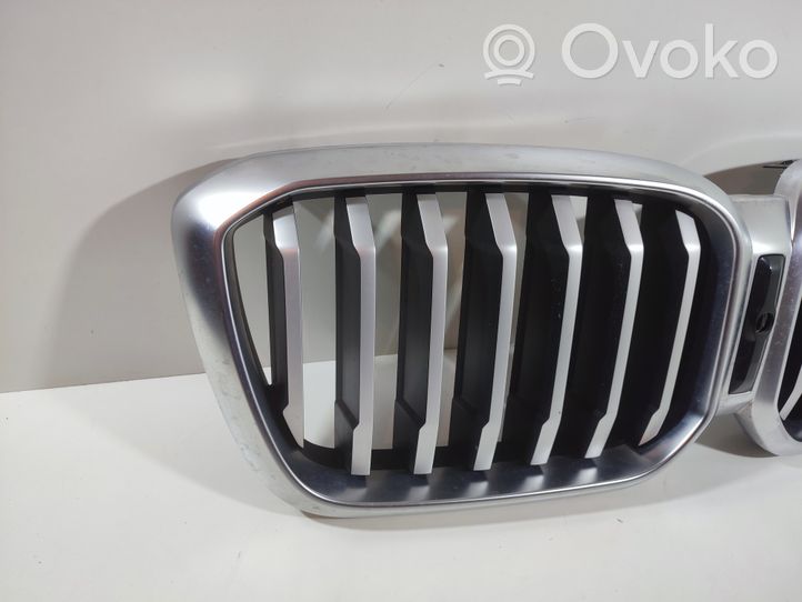 BMW X3 G01 Grille calandre supérieure de pare-chocs avant 7931236