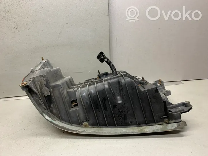 Plymouth Voyager Lampa przednia 4451745