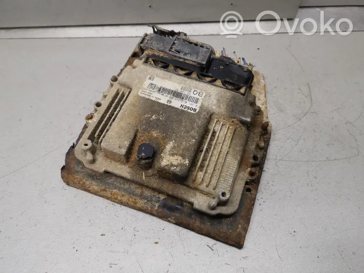 Opel Astra H Sterownik / Moduł ECU 0281012548