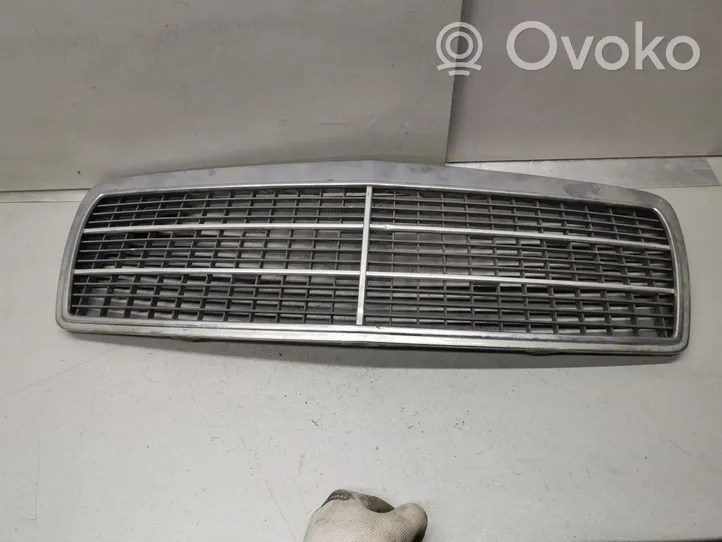 Mercedes-Benz E W210 Grille de calandre avant 2108880028