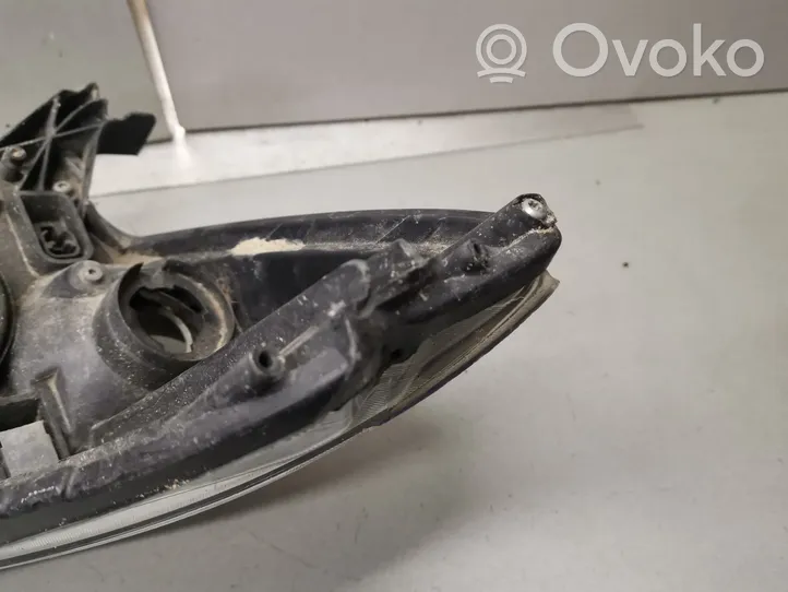 Toyota Matrix (E140) Lampa przednia 8115002650