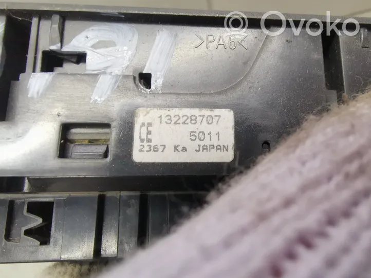 Opel Astra H Interruptor del elevalunas eléctrico 13228707