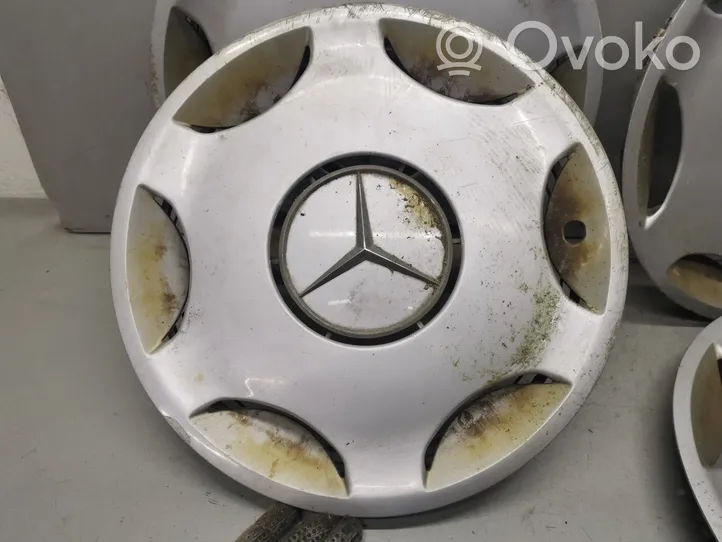 Mercedes-Benz C W202 Mozzo/copricerchi/borchia della ruota R15 2024010024