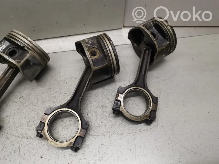 Chevrolet Equinox Piston with connecting rod 