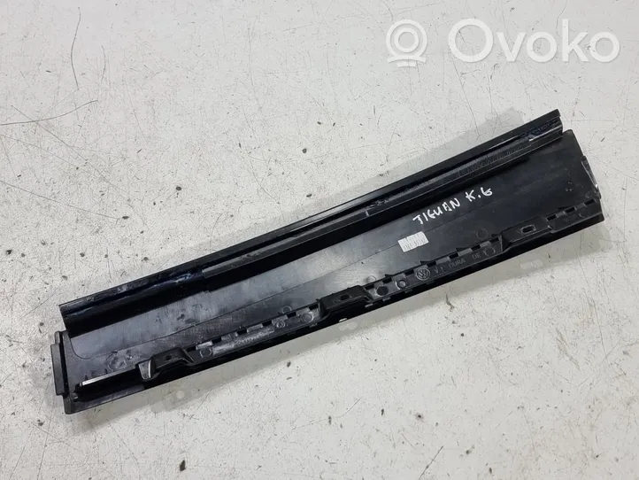 Volkswagen Tiguan Rivestimento modanatura del vetro della portiera posteriore 5N0839901