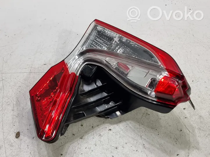 Toyota C-HR Lampy tylnej klapy bagażnika 81590F4010