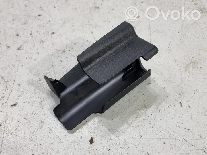 Toyota Auris E180 Moldura de la guía del asiento delantero del conductor 7215802190