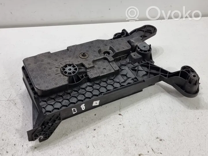 Volkswagen PASSAT B8 Battery tray 5Q0915321H