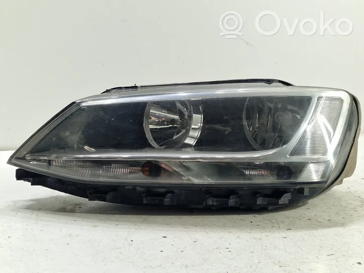 Volkswagen Jetta VI Headlight/headlamp 