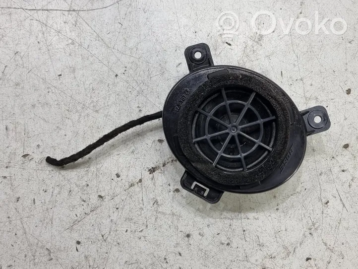 Audi Q7 4L Garsiakalbis (-iai) galinėje palangėje 4L0035361