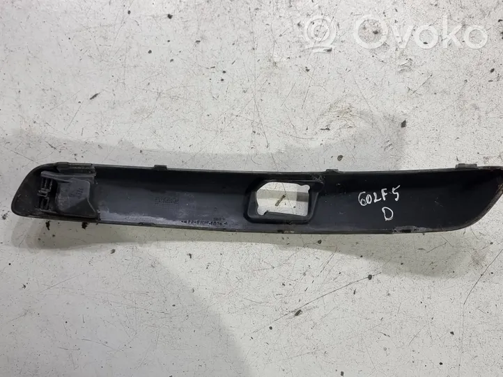 Volkswagen Golf V Modanatura separatore del paraurti anteriore 1K0807718