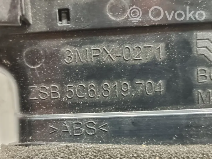 Volkswagen Jetta VI Kojelaudan sivutuuletussuuttimen kehys 5C6819704