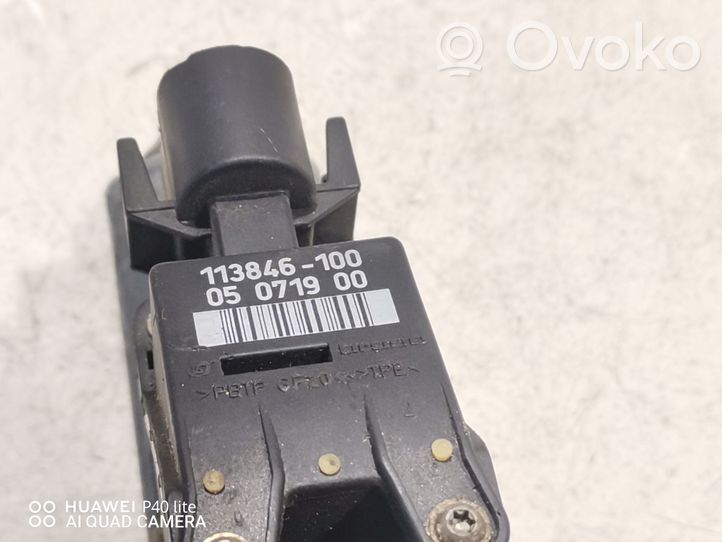 Audi A4 S4 B5 8D Moteur de lève-vitre de porte avant 0536001401