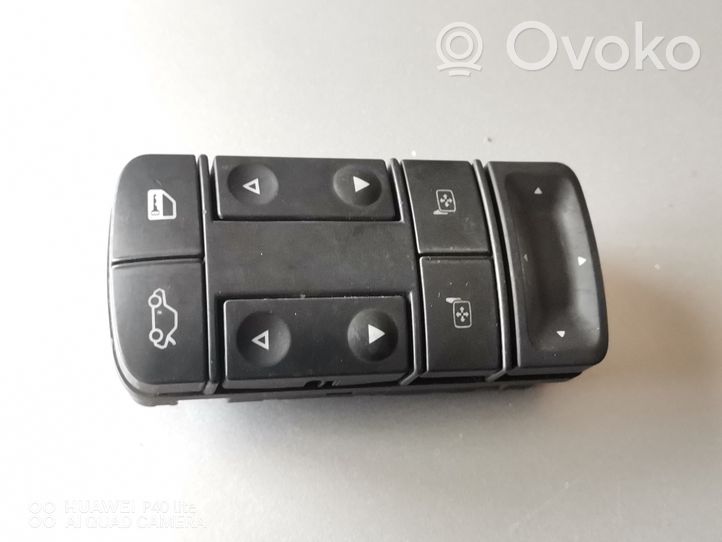 Opel Vectra C A set of switches 09185952