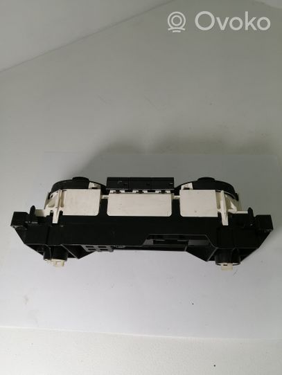 Audi A2 Oro kondicionieriaus/ klimato/ pečiuko valdymo blokas (salone) 8Z0815687