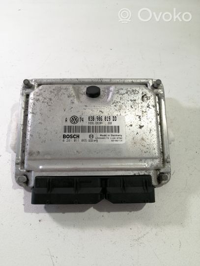 Volkswagen Golf VI Engine control unit/module 0281011065