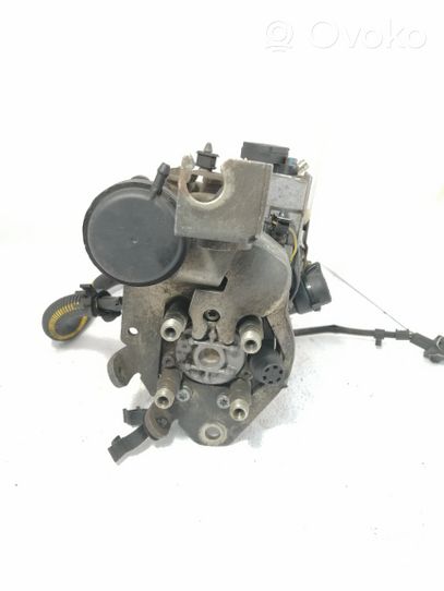 Volkswagen Golf III Pompe d'injection de carburant à haute pression R8444B956C