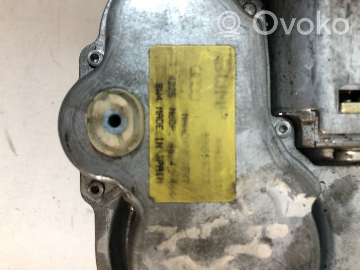 Audi A6 S6 C4 4A Galinio stiklo valytuvo varikliukas 8A9955713