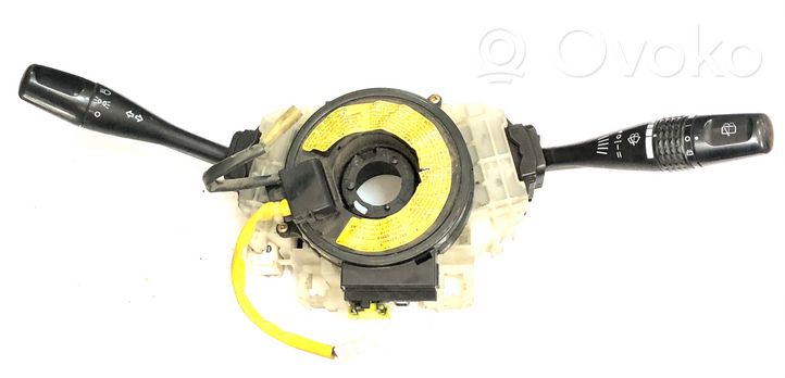 Mitsubishi Space Wagon Interruptor/palanca de limpiador de luz de giro 17B153