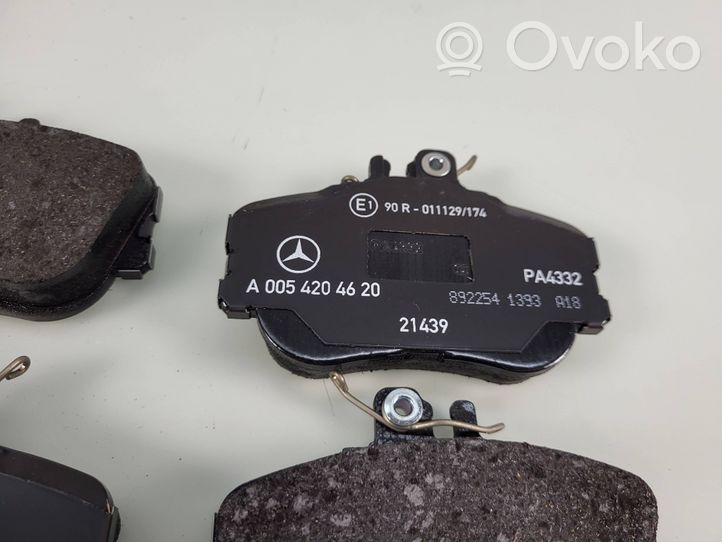 Mercedes-Benz C W202 Stabdžių kaladėlės (Priekinės) A0054204620
