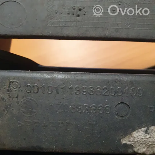 Skoda Octavia Mk2 (1Z) Kratka dolna zderzaka przedniego 1Z0853666
