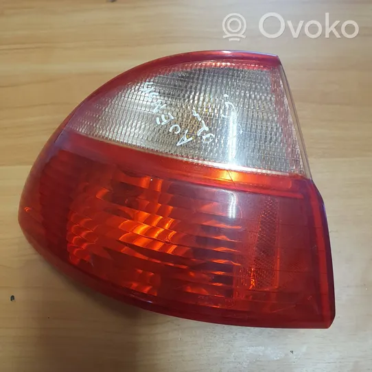 Toyota Avensis T220 Lampa tylna 034NAI