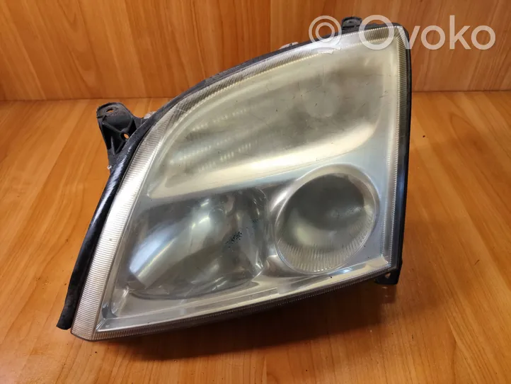 Opel Signum Lampa przednia 15588700