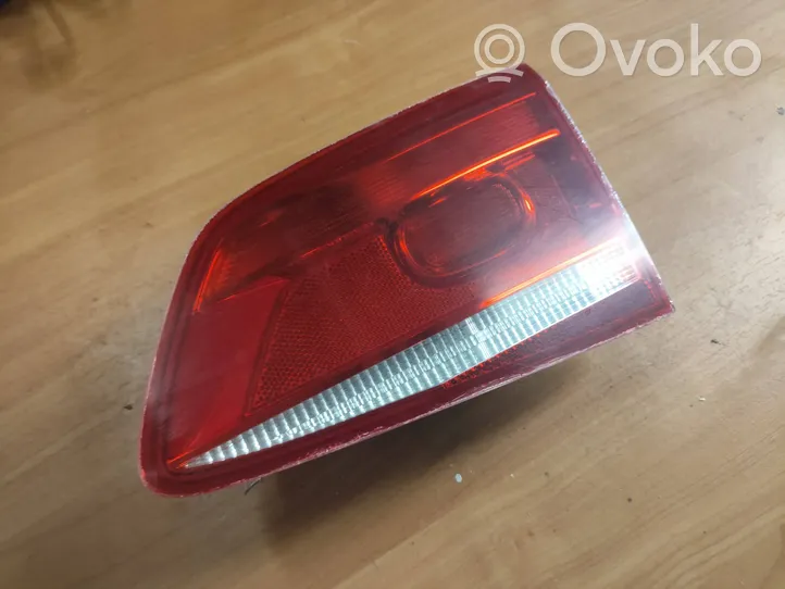 Volkswagen PASSAT B7 Lampy tylnej klapy bagażnika 3AF945094C