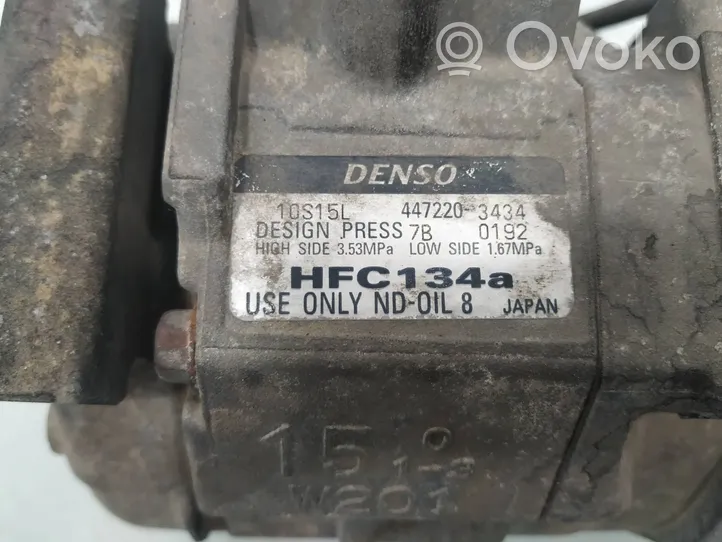 Toyota Avensis T220 Ilmastointilaitteen kompressorin pumppu (A/C) 4472203434