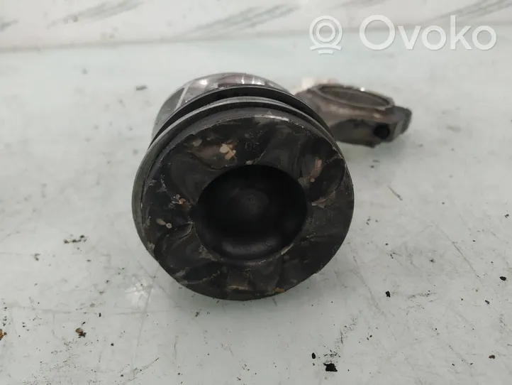 Opel Corsa C Tłok z korbowodem 73502643