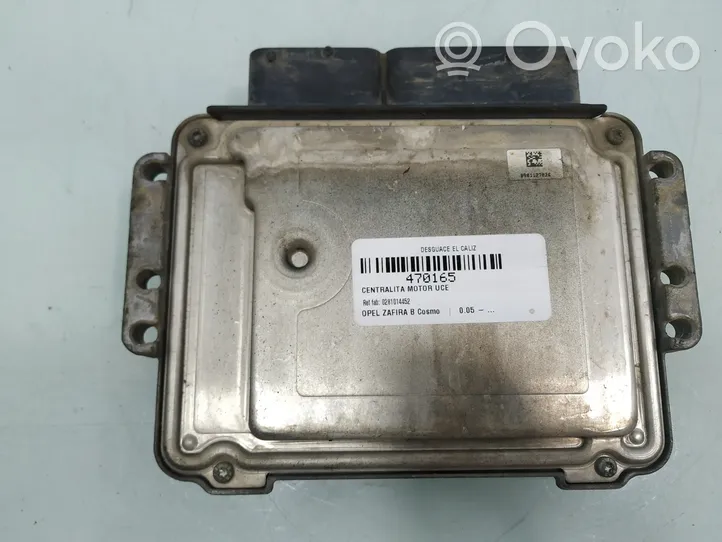 Opel Zafira B Engine control unit/module 0281014452