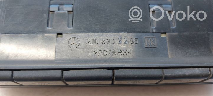 Mercedes-Benz E W210 Oro kondicionieriaus/ klimato/ pečiuko valdymo blokas (salone) 2108302285