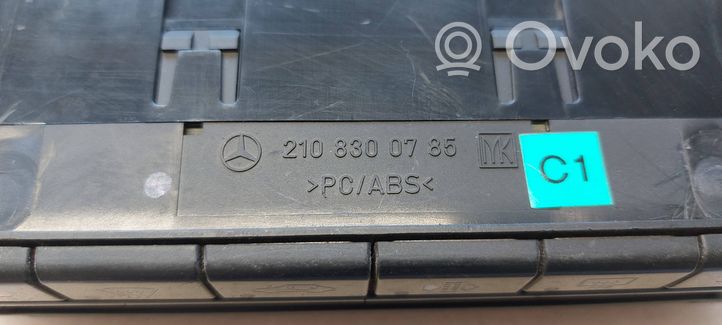 Mercedes-Benz E W210 Panel klimatyzacji 2108300785