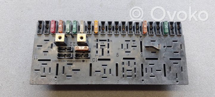 Audi 80 90 B2 Fuse box set 443941822A